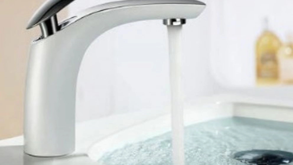 Features of standard and high-quality faucets